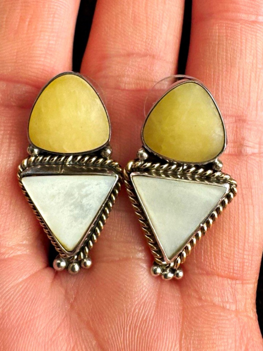 925 Sterling Silver Two-Tone Triangle White/Yellow Agate mother of pearl